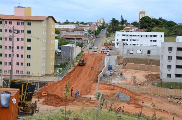 Boa notícia – Ruas são interligadas no Alto Cafezal, quebrando ‘mais um tabu’, diz prefeito de Marília