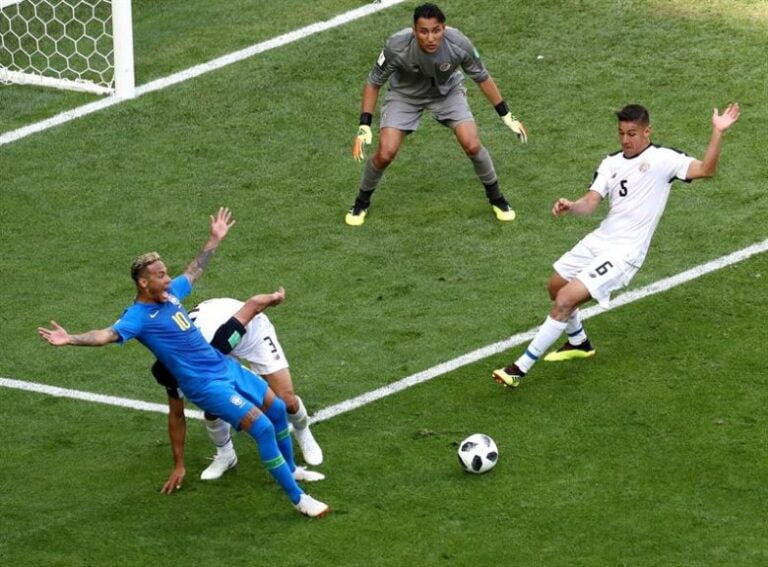 COPA DA RÚSSIA – Lance mais polêmico de Brasil e C. Rica foi pênalti em Neymar, invalidado com auxílio do VAR