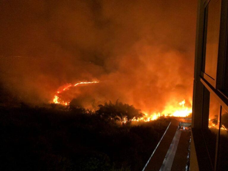 MARÍLIA – Mato em região próxima ao Centro é atingido por fogo e muita fumaça