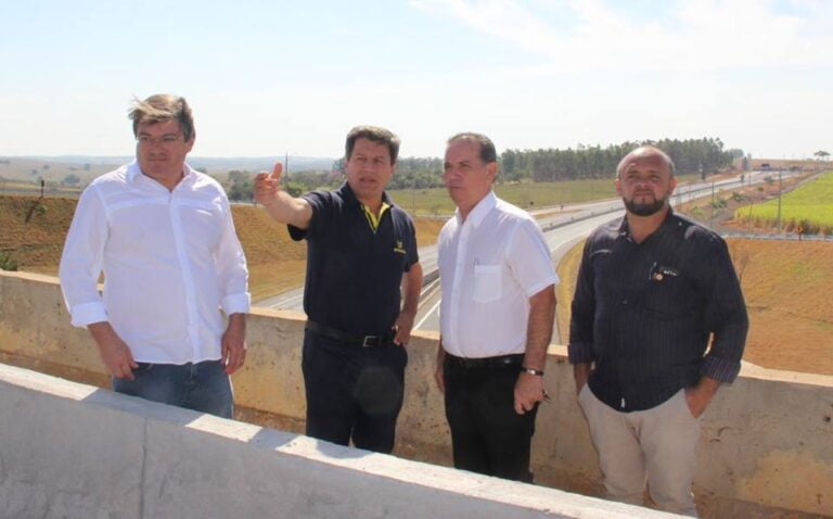 MARÍLIA – Daniel e presidente de concessionária vistoriam trecho duplicado da SP 333 na cidade