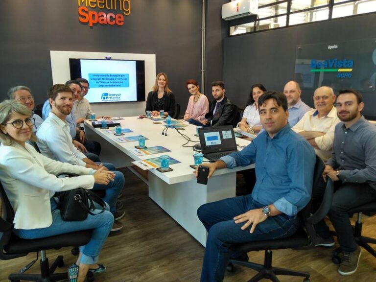 MODELO – Comissão de Ciência e Tecnologia de Bauru conhece espaço de coworking de Marília