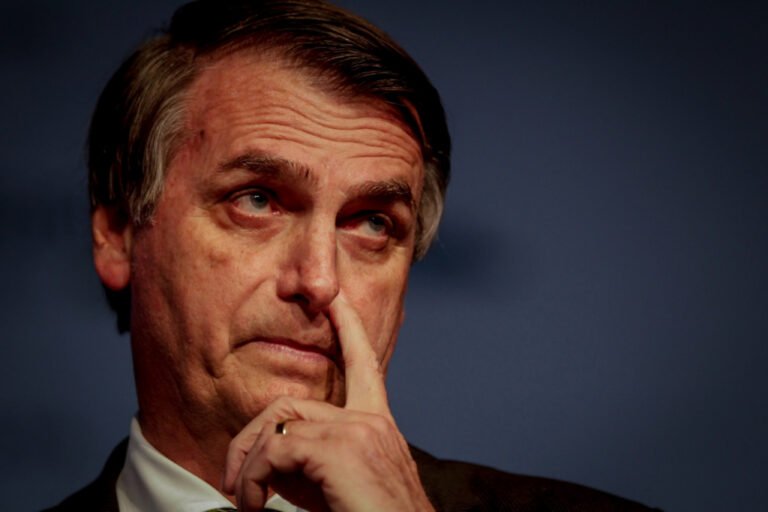 ELEIÇÕES – Bolsonaro cai, mas ainda lidera em pesquisa do DataPoder360 para presidente