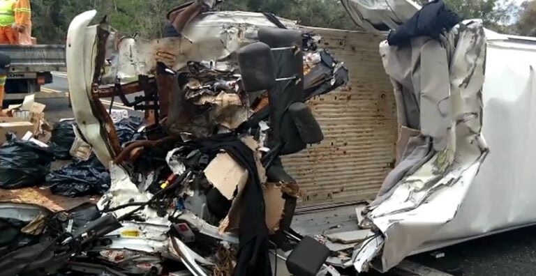 FATAL – Motorista de Kombi morre ao bater de frente com caminhão na Rondon