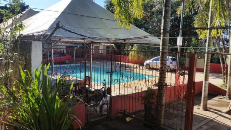FIM DA FARRA – Polícia ‘estoura’ casa de prostituição em chácara no Cavallari, em Marília