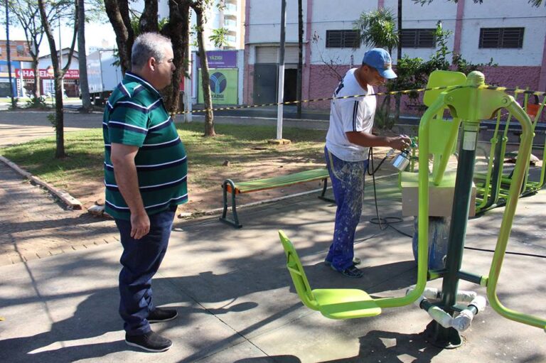 PRESENTE – Unimed Marília firma parceria com Prefeitura para reformar 2 academias ao ar livre e instalar outra