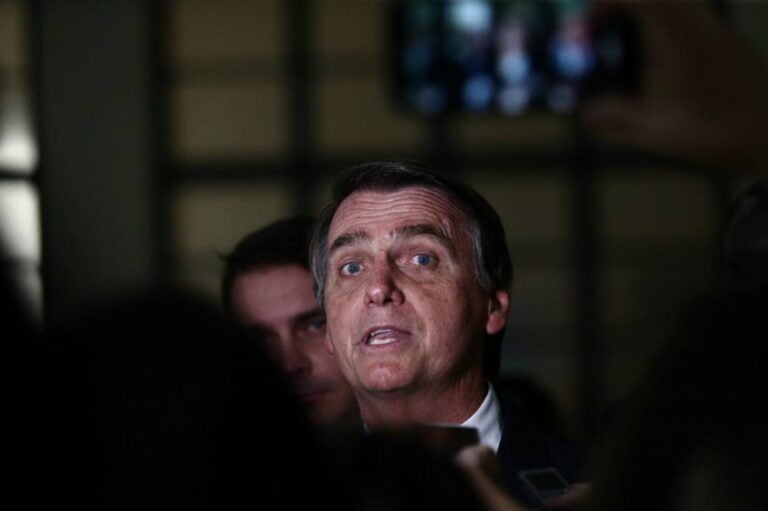 BOLSONARO – Apesar de estar estável, candidato segue na UTI, onde deve permanecer por dias
