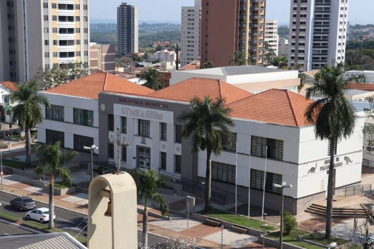 NOVO – Parceria público-privada garante troca do telhado e pintura interna do antigo prédio da biblioteca de Marília