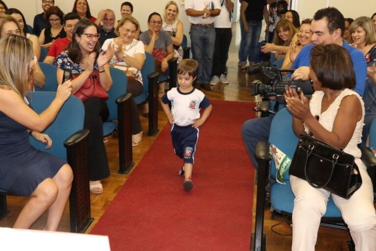 MARÍLIA – Novos uniformes de Verão são entregues e conjuntos completos para 2019, até com tênis e meias, já estão garantidos