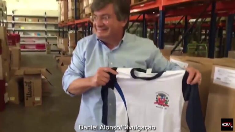 CHEGOU – Carga de novos uniformes escolares já está no depósito da Educação em Marília; apresentação será nesta 5.a