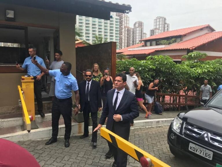 GOVERNO BOLSONARO – Moro aceita Ministério da Justiça e vai se afastar da Lava Jato