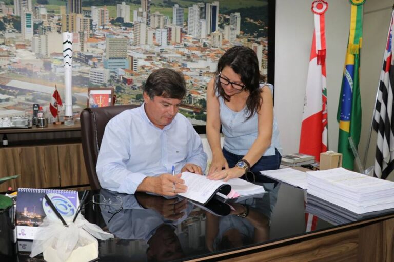 AGORA VAI – Prefeito de Marília assina Edital de Licitação para vender imóveis públicos e recompor caixa do IPREMM