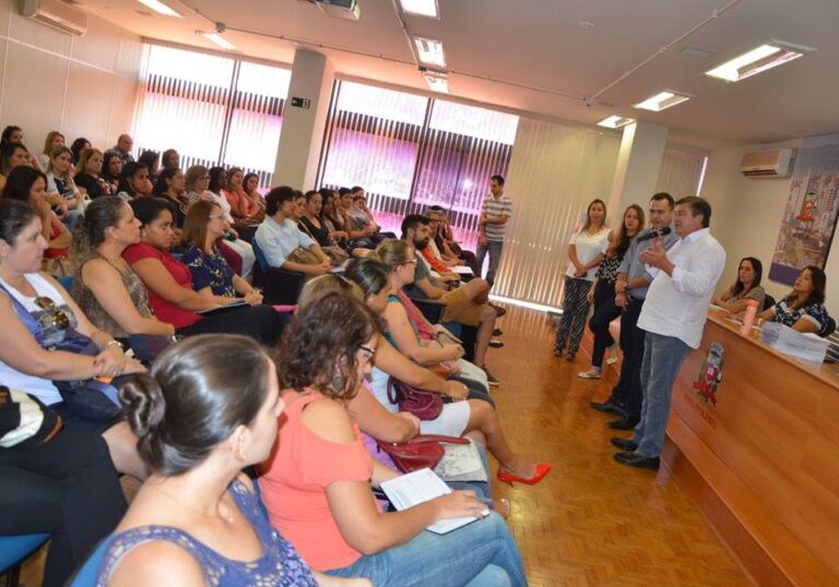 MARÍLIA – Daniel cumpre o prometido e manda à Câmara projetos que beneficiam servidores ativos e inativos