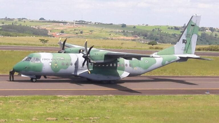 OLHO NO CÉU – Avião da FAB participa de treinamento com Bombeiros em Marília