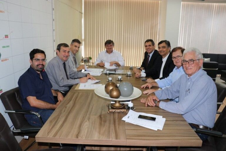 BOA NOTÍCIA – Daniel assina contrato de quase R$ 5 milhões para continuar renovação de frota sucateada em Marília