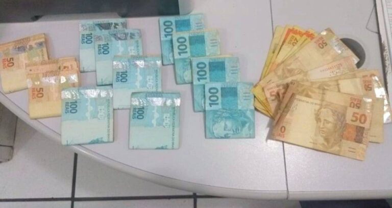 OUSADIA – Armados com faca, homens ameaçam comerciante, roubam R$ 11 mil dele em supermercado e acabam presos