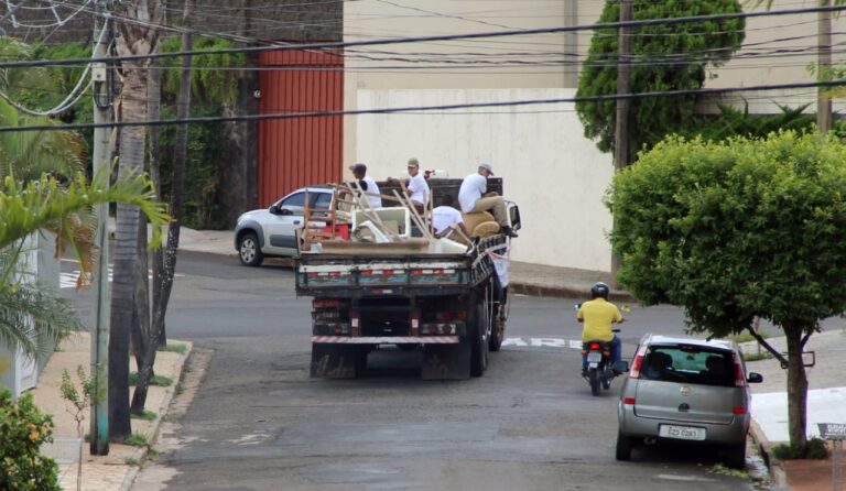 MEGAMUTIRÃO – Mais de 600 ton. de lixo são recolhidas; amanhã será a vez do Centro e distritos