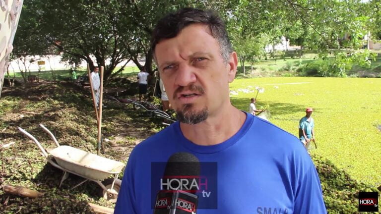 LIMPEZA DO LAGO – Mutirão começa a remover algas de lago habitado por patos e gansos em Marília