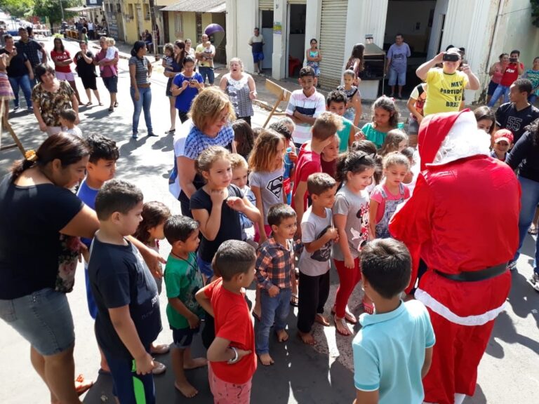 É Natal! – CHEGADA DO PAPAI NOEL VIRA TRADIÇÃO E REÚNE 150 CRIANÇAS EM LANHONETE DE LÁCIO