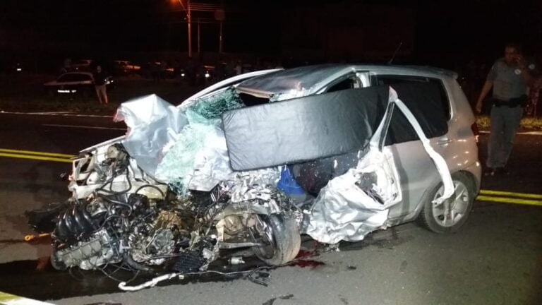 Pompeia – COLISÃO FRONTAL MATA UM E FERE CINCO, DOIS EM ESTADO GRAVE