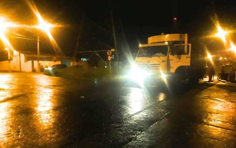 Politicagem? – SECRETÁRIO FAZ B.O. DE LIXO ESPARRAMADO PROPOSITALMENTE EM AVENIDA DE MARÍLIA