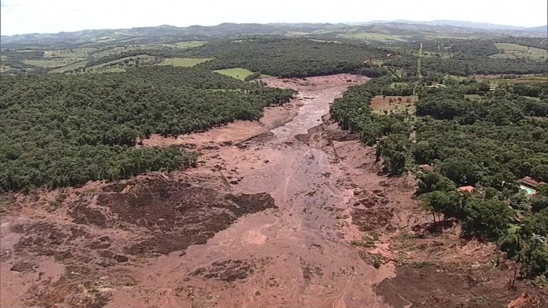Mais uma tragédia – BARRAGEM DA VALE ROMPE E MAR DE LAMA COBRE VILAREJO EM BRUMADINHO