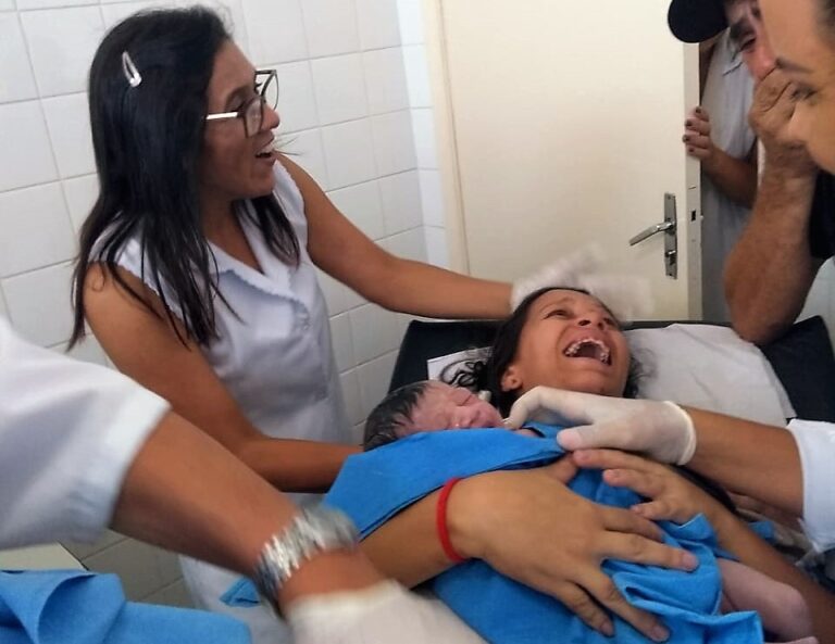 Tudo Ok – MÃE E BEBÊ QUE NASCEU EM UBS CONTINUAM NO MATERNO-INFANTIL E “PASSAM BEM”