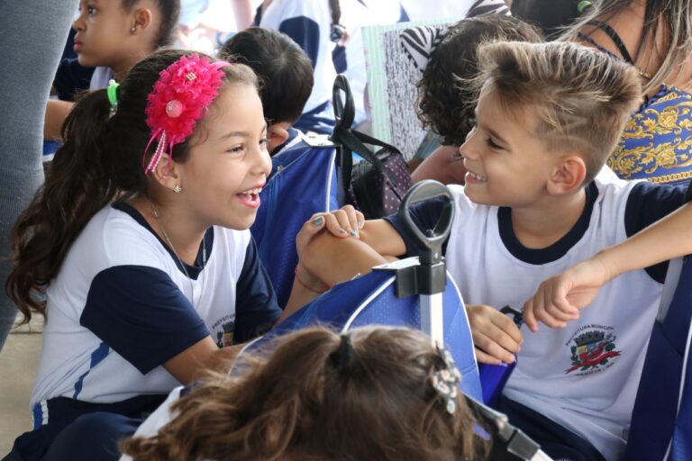 Educação – DEPOIS DE UNIFORMES, PREFEITURA ENTREGA KITS ESCOLARES EM MARÍLIA