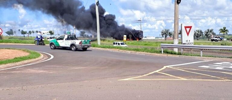 CAMINHÕES EM CHAMAS NA ZONA OESTE DE MARÍLIA