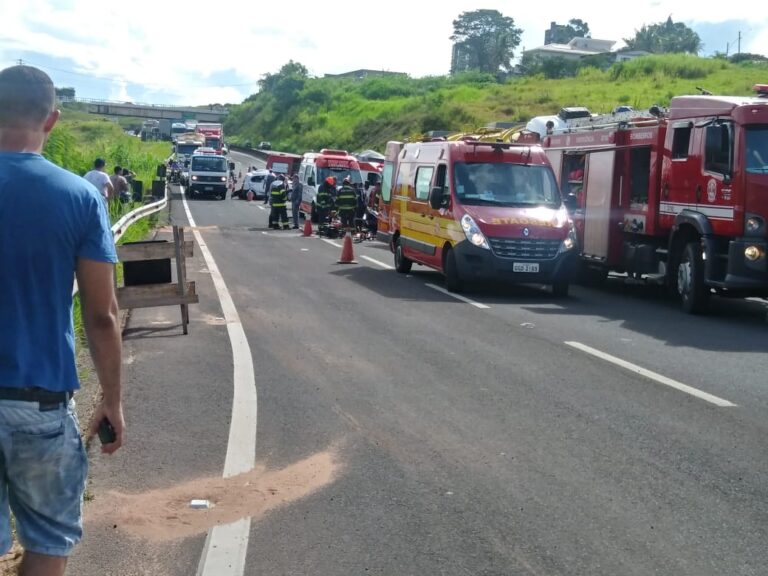 Perigo – ACIDENTE ENTRE CAMINHÕES E CARROS NO CONTORNO FEZ 4 VÍTIMAS, UMA EM ESTADO GRAVE