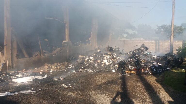 Sob investigação – INCÊNDIO DESTRÓI ARQUIVO GERAL DE SUBESTAÇÃO DE ENERGIA NA REGIÃO
