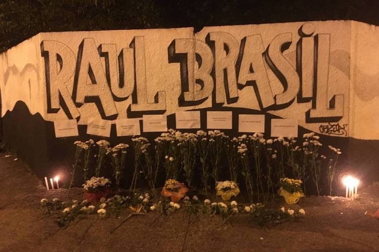 Atentado em Suzano – PM DIZ QUE UM DOS ATIRADORES MATOU COMPARSA E DEPOIS SE SUICIDOU