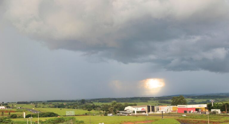 Clima – OUTONO COMEÇA SOB CHUVA, QUE PERDE FORÇA E DÁ LUGAR AO FRIO A PARTIR DE MAIO