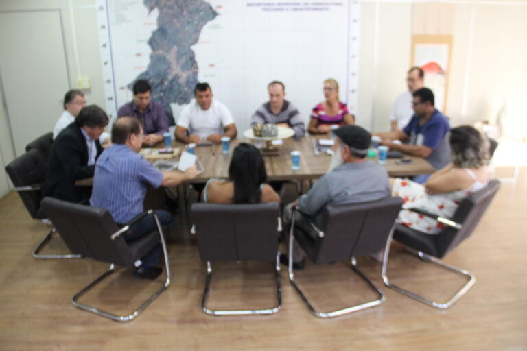 Servidores – DANIEL PARTICIPA DE RODADA DE NEGOCIAÇÃO E DECISÃO FICA PARA 11/4