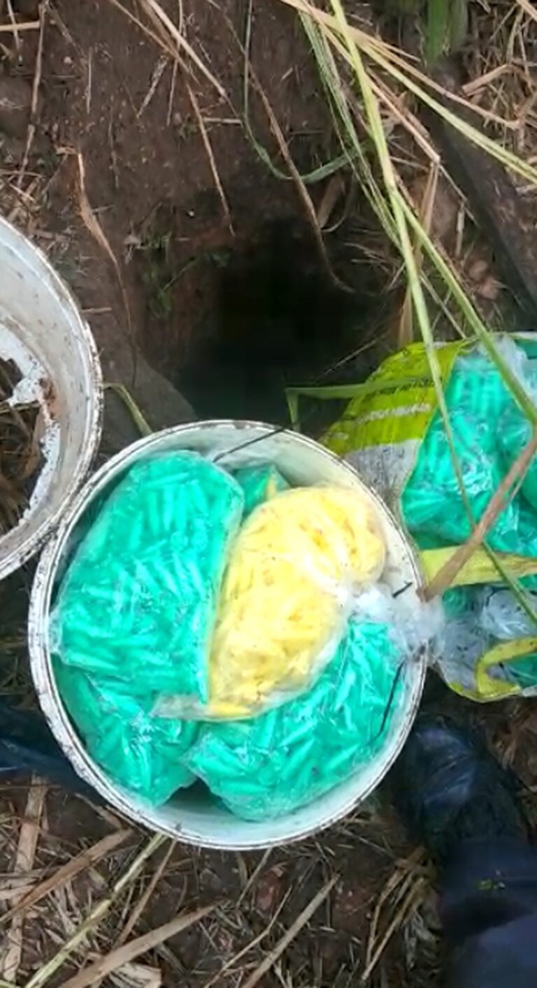 Um baque no tráfico – PM APREENDE 6 MIL PINOS DE COCAÍNA ESCONDIDOS EM BURACO