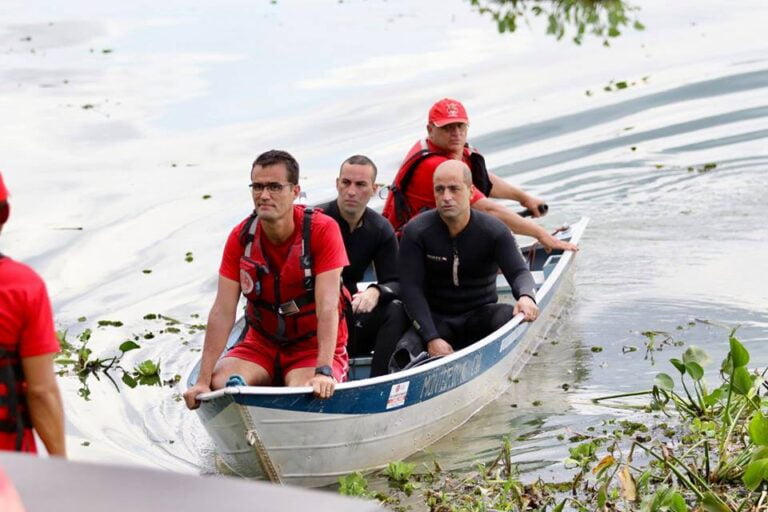 Fatal – CARRO É LOCALIZADO NO FUNDO DO TIETÊ COM MAIS 2 CORPOS DENTRO