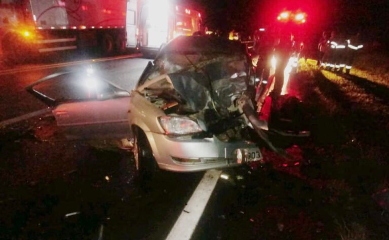 SP 333 – COLISÃO FRONTAL DEIXA 2 MORTOS E 3 FERIDOS NA REGIÃO