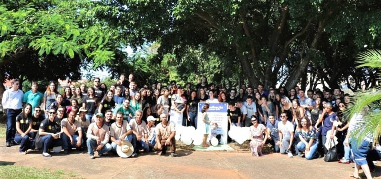 Cidadania – ALUNOS DO UNIVEM AJUDAM PREFEITURA A REVITALIZAR PRAÇA PÚBLICA