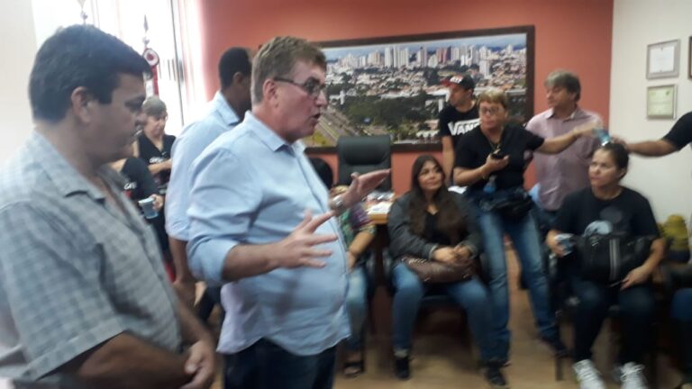 Servidores – PROCURADO, PRESIDENTE DA CÂMARA DIZ QUE VAI AJUDAR NEGOCIAÇÃO COM PREFEITURA