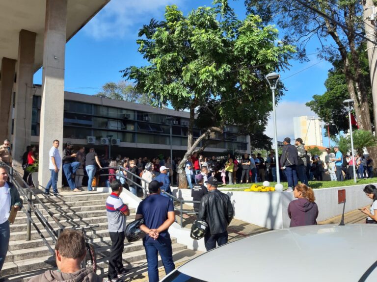 Servidores – DECRETO FIXA REGRAS PARA REPOSIÇÃO DE DIA PARADO DURANTE NEGOCIAÇÃO SALARIAL