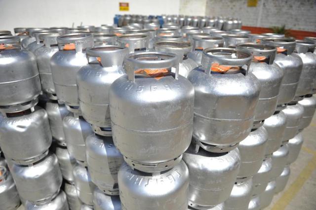 Economia – MINISTRO DIZ QUE GÁS TERÁ PREÇO REDUZIDO EM 50% DENTRO DE 2 ANOS