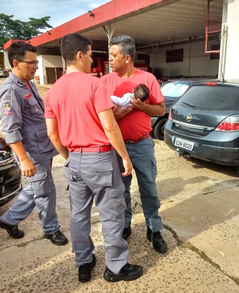 Viva a vida – AGORA SÃO OS BOMBEIROS QUE SALVAM VIDA DE RECÉM-NASCIDO ENGASGADO