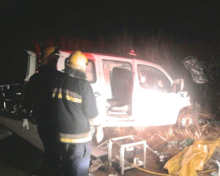 Tragédia – RAPAZ SE DESPEDE DA NAMORADA E PULA NA FRENTE DE CAMINHÃO NA RODOVIA