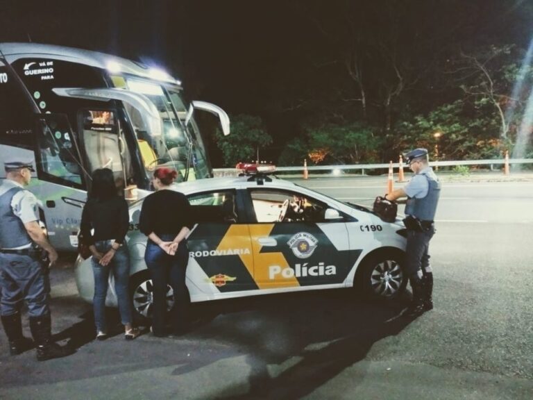 Em família – TIA E SOBRINHA SÃO FLAGRADAS COM 2 KG DE CRACK EM ÔNIBUS