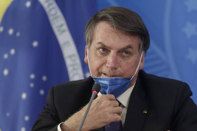 Recuou – BOLSONARO REVOGA ARTIGO QUE SUSPENDIA SALÁRIO E CONTRATO DE TRABALHO