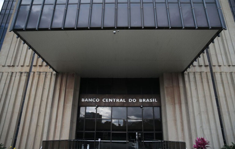 Economia – COPOM REDUZ JUROS PARA 2% AO ANO