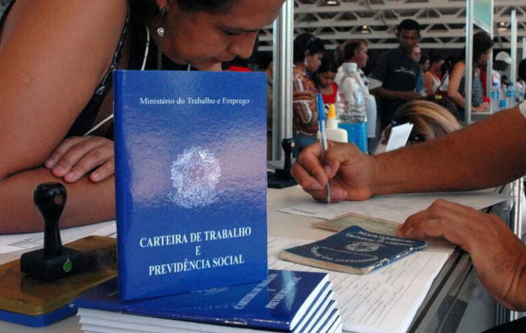 Brasil – CAEM PEDIDOS DE SEGURO-DESEMPREGO