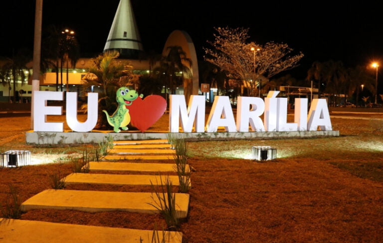 Cidade  -“EU AMO MARÍLIA” LETREIRO É INAUGURADO