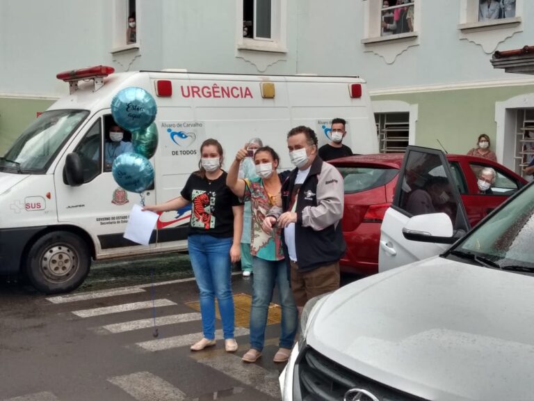 Homenageado – APÓS 76 DIAS INTERNADO POR COVID, POLICIAL MILITAR RECEBE ALTA