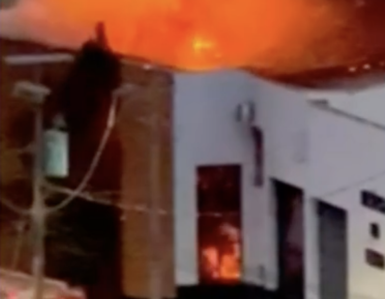 Incêndio destrói parte de retifica