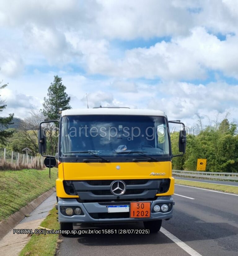 Pane mecânica causa vazamento de diesel na SP‑333 em Marília